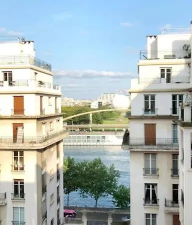 Xvieme Near Eiffel Tower